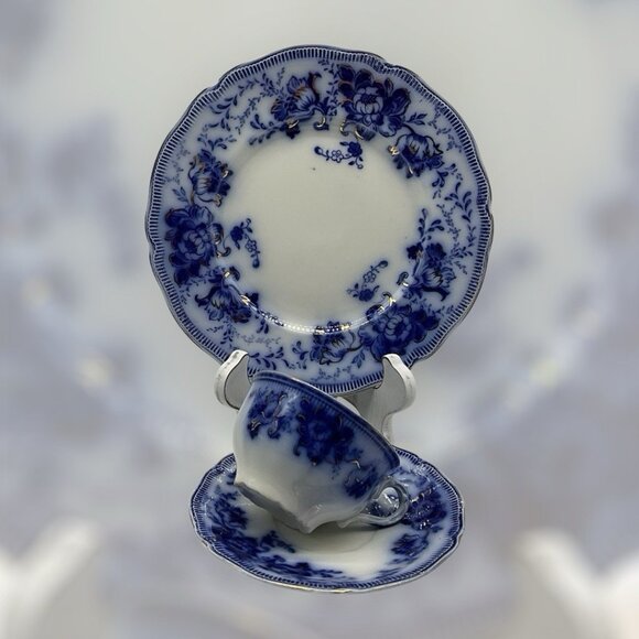 Johnson Bros. Richmond Flow Blue Gilt Floral 9" Plate and Cup an Saucer Set - Picture 3 of 16
